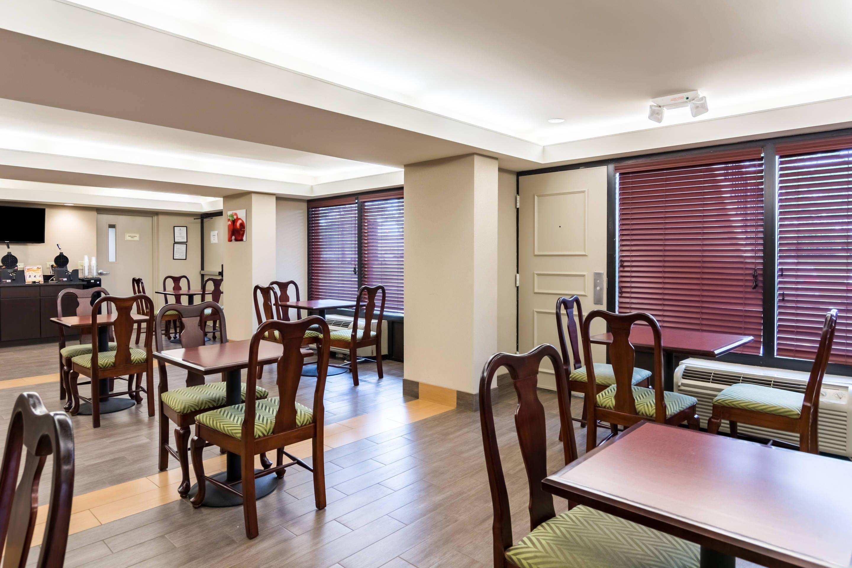 Breakfast area | Quality Inn Manassas