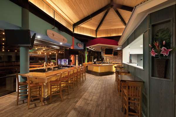 Bar - Surfbreak Oceanfront Hotel Virginia Beach