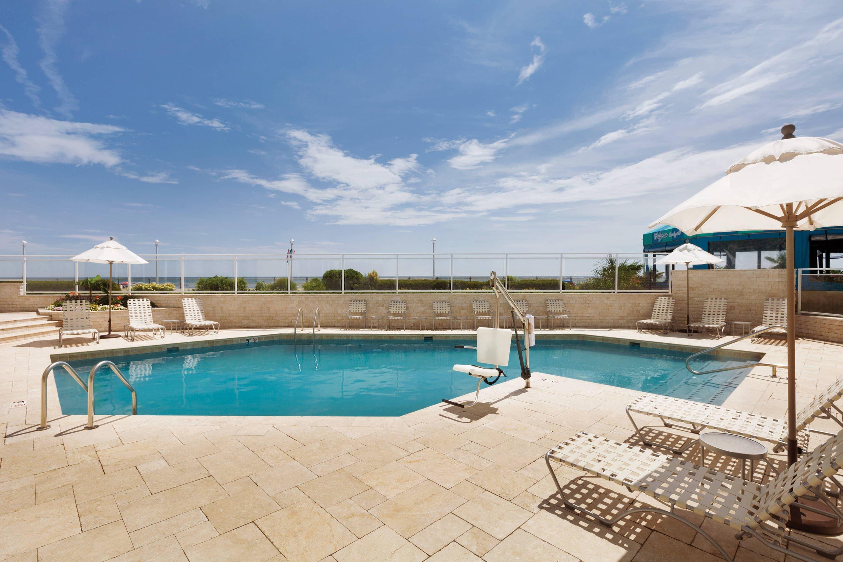 Outdoor pool | Surfbreak Virginia Beach Oceanfront, Ascend Hotel Collection