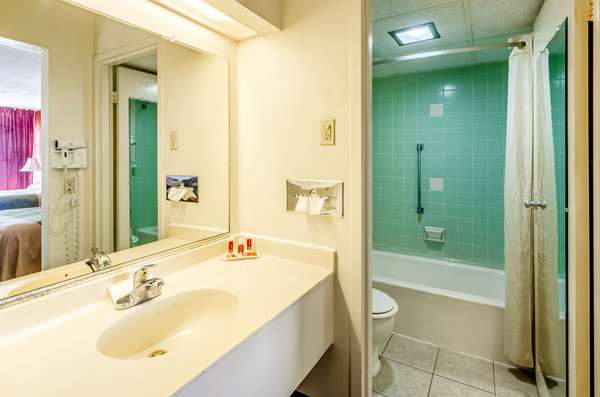  - Econo Lodge Martinsville