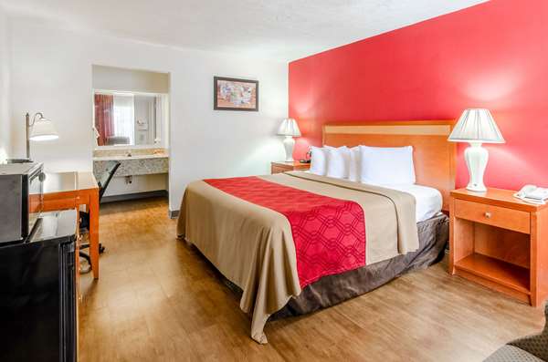  - Econo Lodge Martinsville