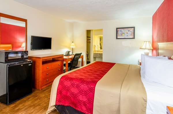  - Econo Lodge Martinsville