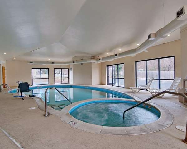Pool - Comfort Suites Salem - I-81, Exit 137