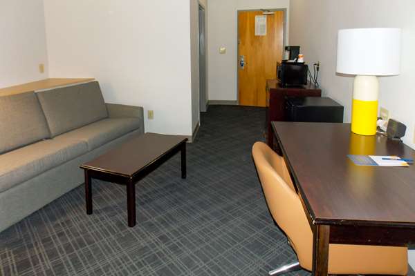  - Comfort Suites Salem - I-81, Exit 137