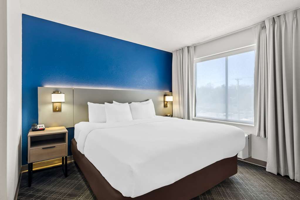 COMFORT SUITES SALEM-guestroom-Guest Room,Suite,On-Site.jpg