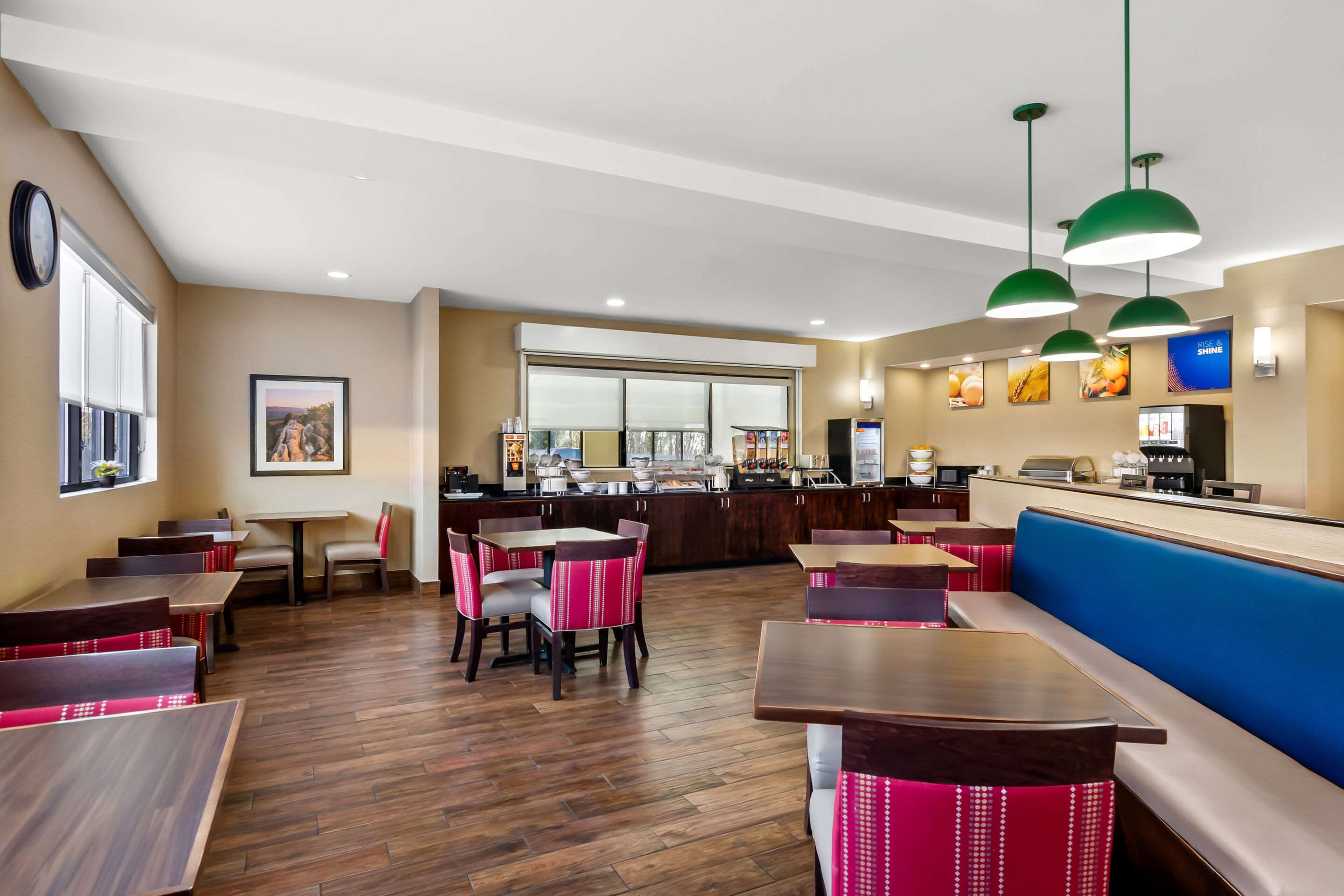 Breakfast area | Comfort Suites Salem-Roanoke I-81