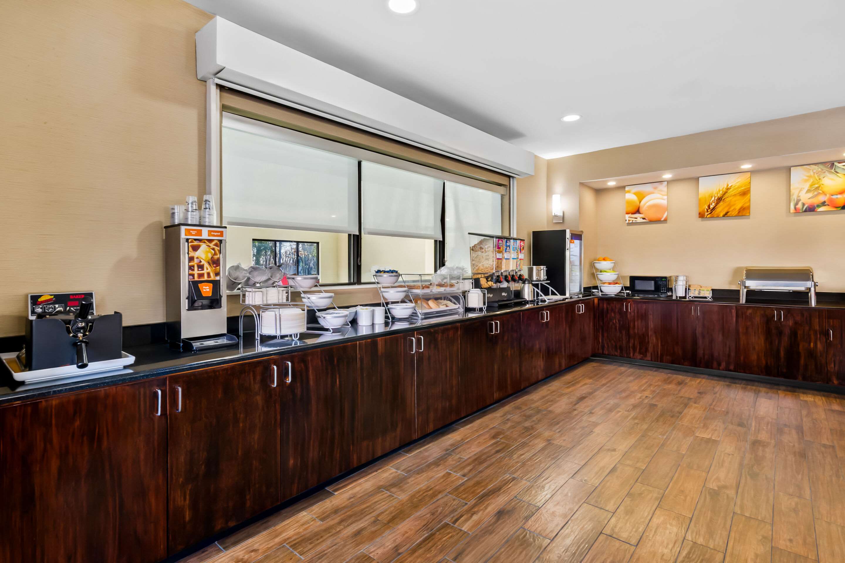 Breakfast counter | Comfort Suites Salem-Roanoke I-81