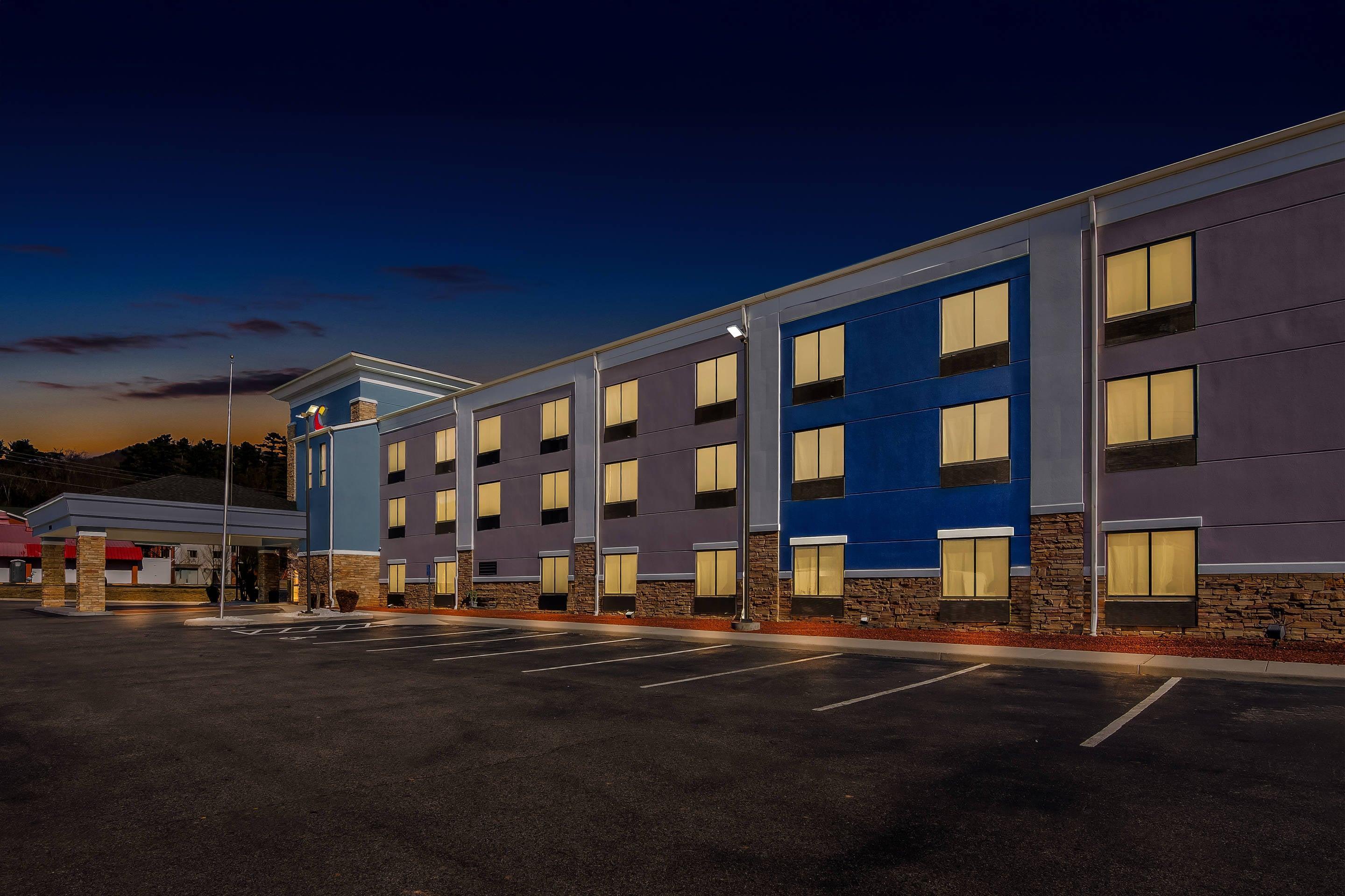 Hotel exterior | Comfort Suites Salem-Roanoke I-81