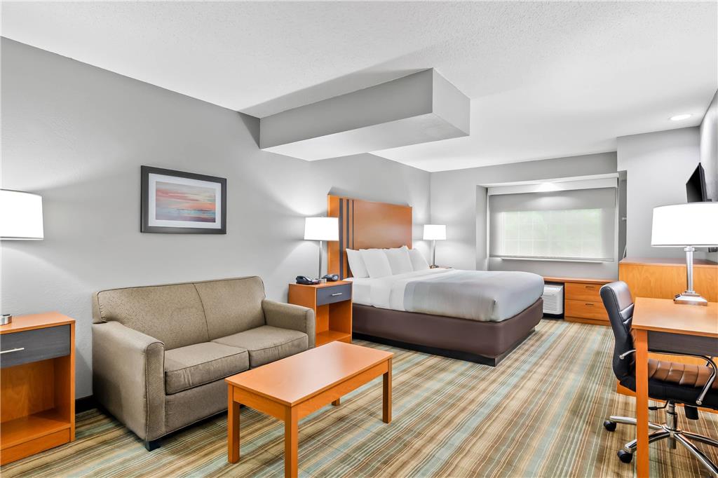 QUALITY INN AND SUITES I-81 EXIT 7-guestroom-Guest Room,Suite,On-Site.jpg