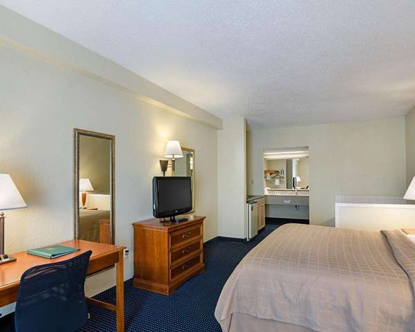 Suite - Quality Inn Troutville - I-81, Exit 150A