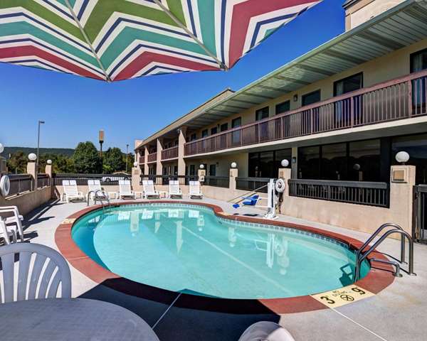 Pool - Quality Inn Troutville - I-81, Exit 150A