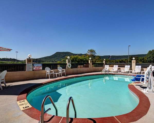 Pool - Quality Inn Troutville - I-81, Exit 150A