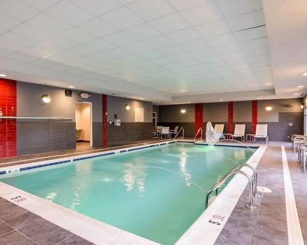 Pool - Comfort Suites Williamsburg