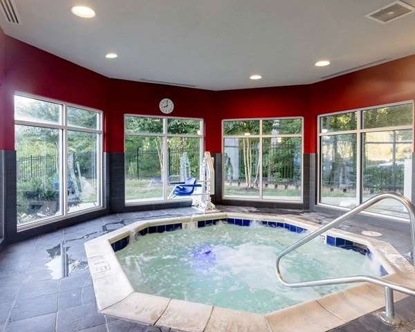 Pool - Comfort Suites Williamsburg