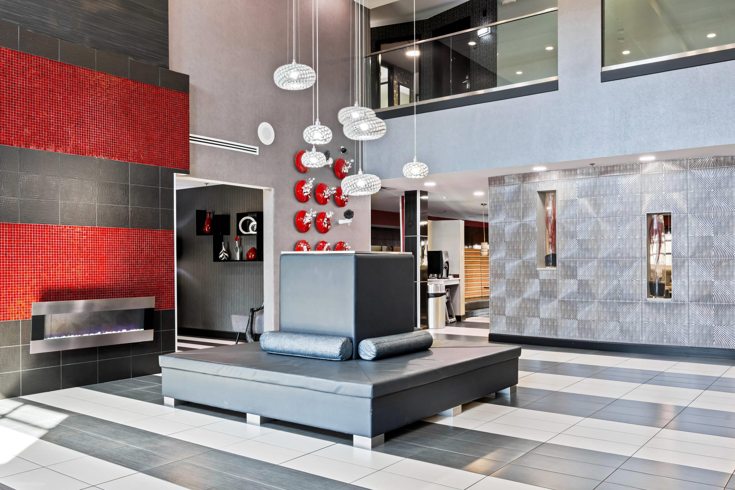Hotel lobby | Comfort Suites Williamsburg Historic Area