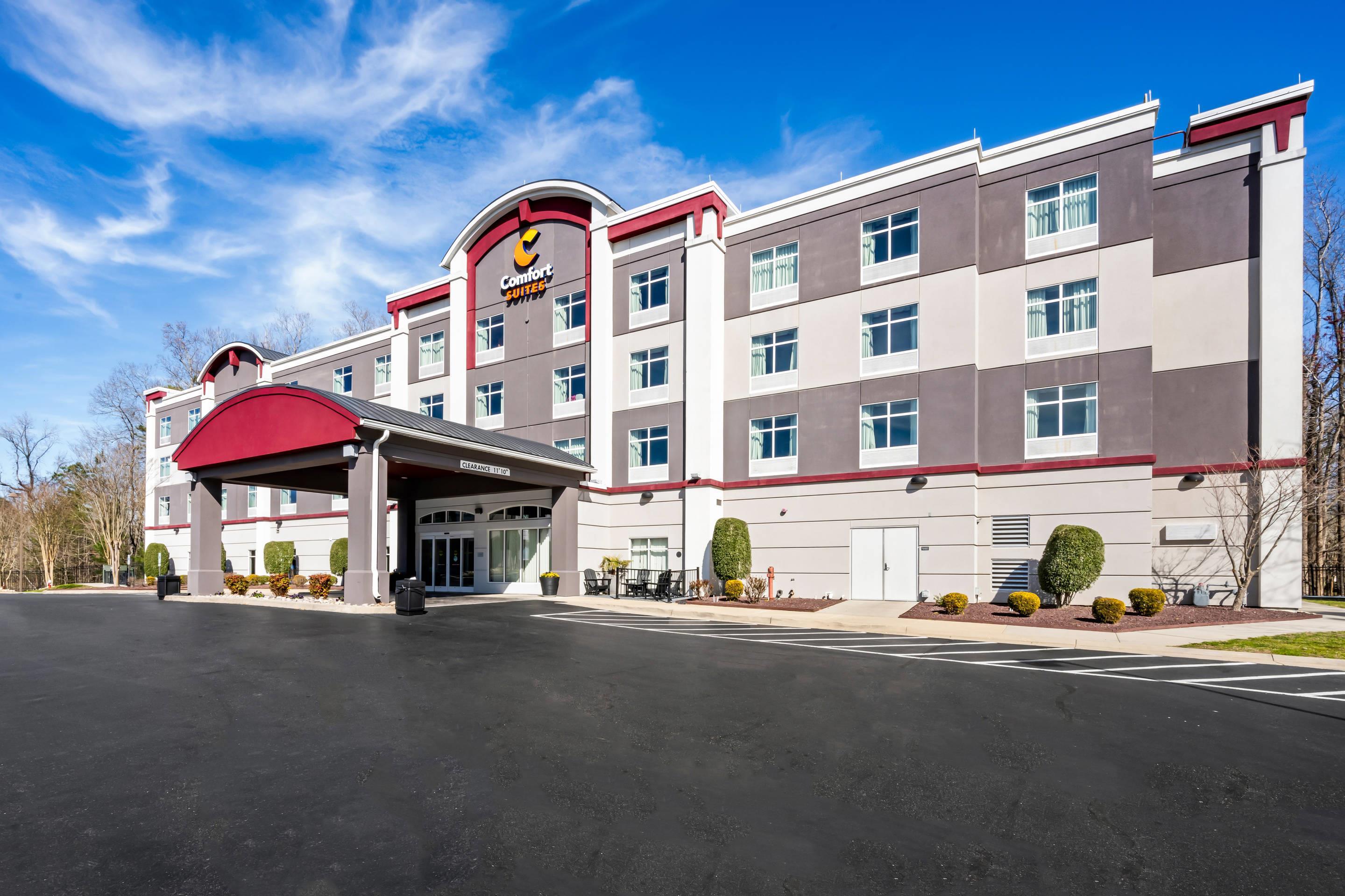 Hotel exterior | Comfort Suites Williamsburg Historic Area