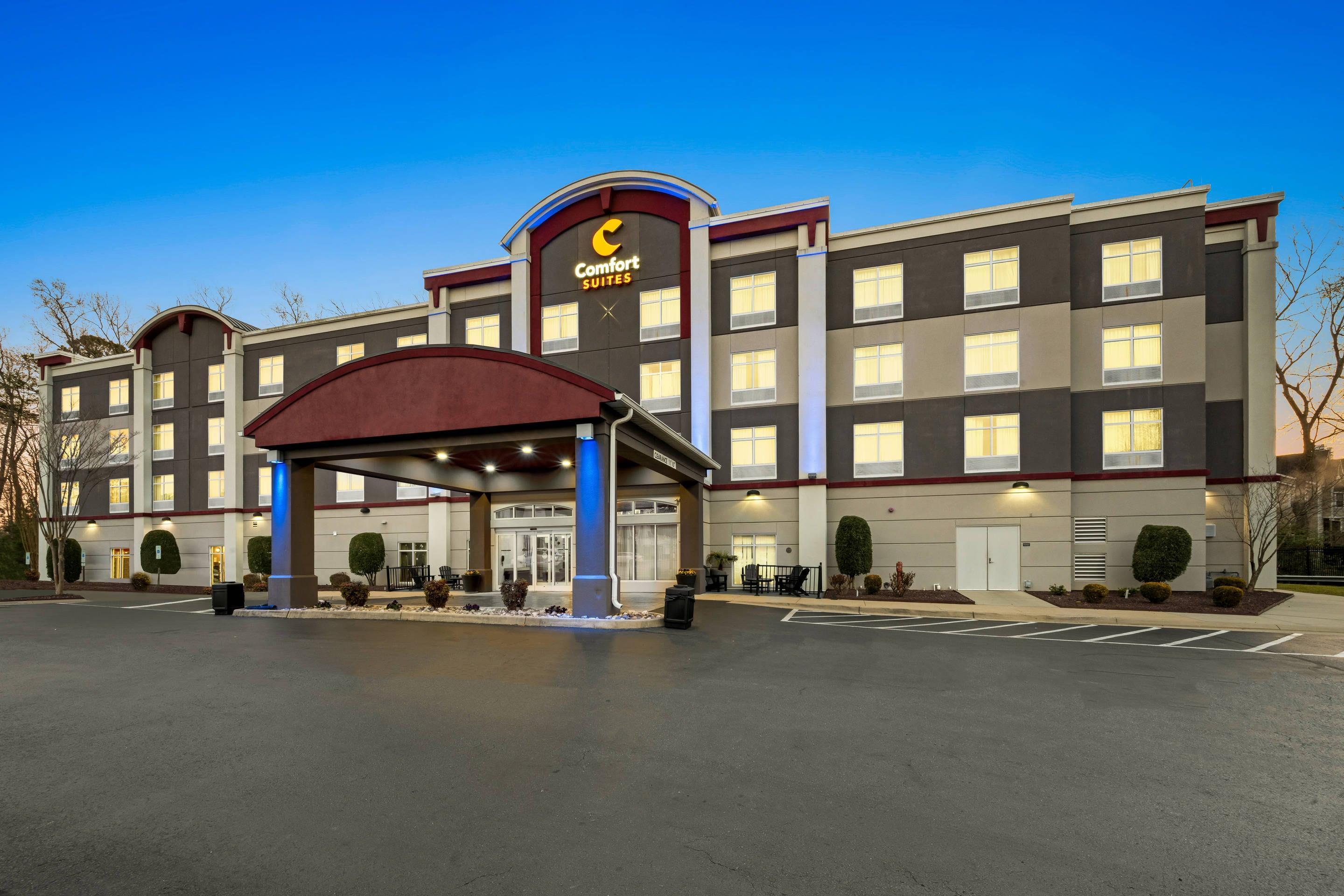 Hotel exterior | Comfort Suites Williamsburg Historic Area
