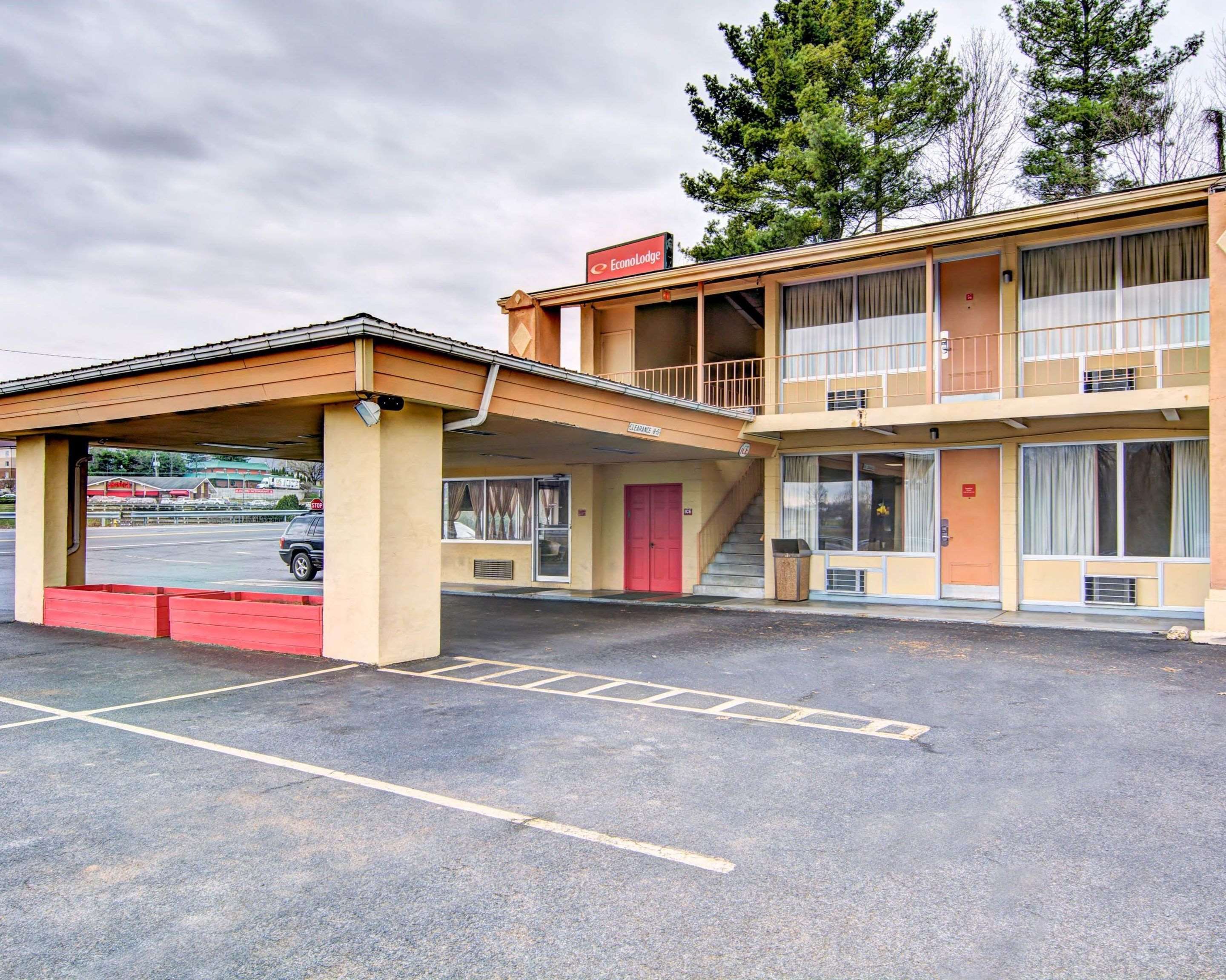 Hotel exterior | Econo Lodge Wytheville