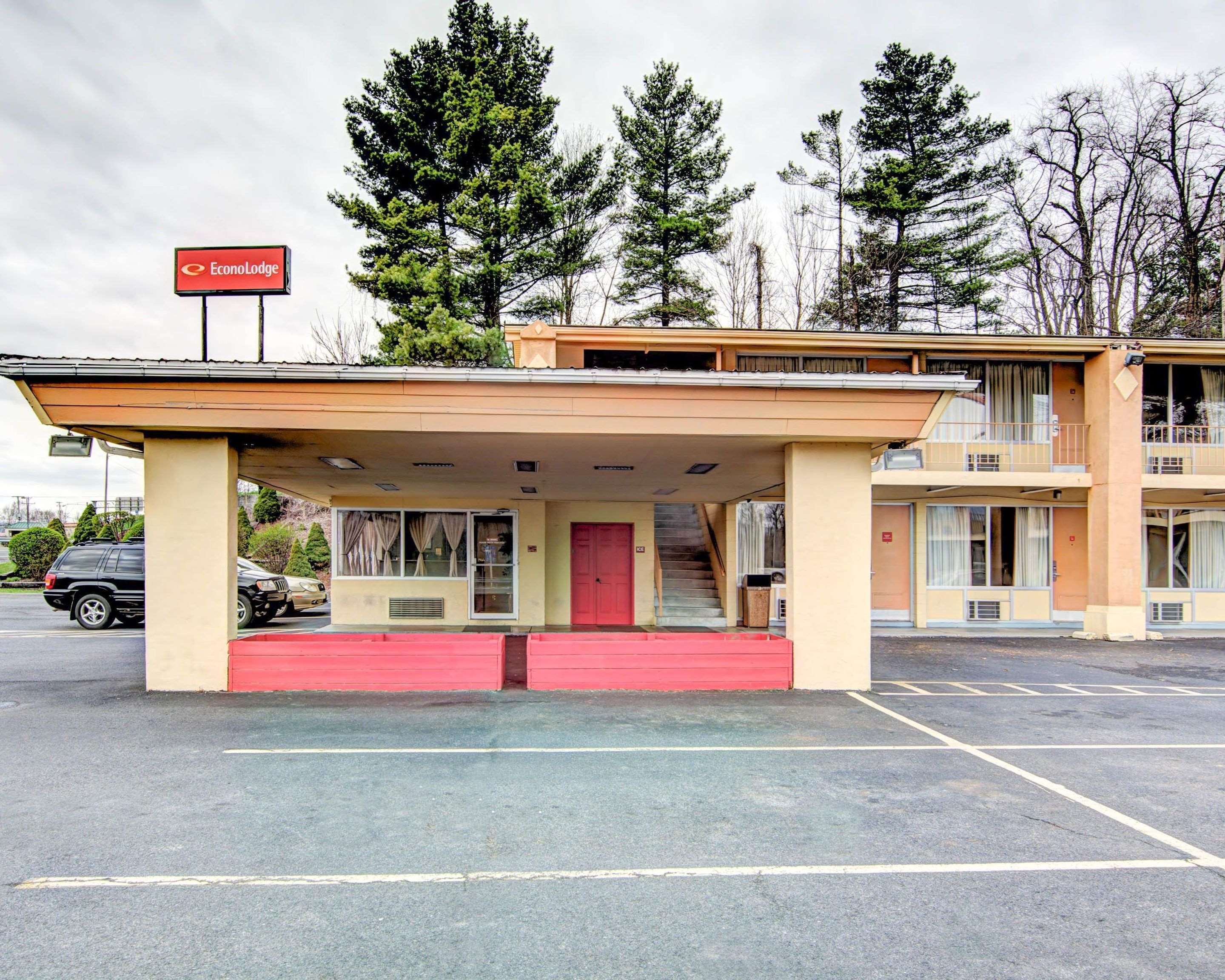 Hotel exterior | Econo Lodge Wytheville