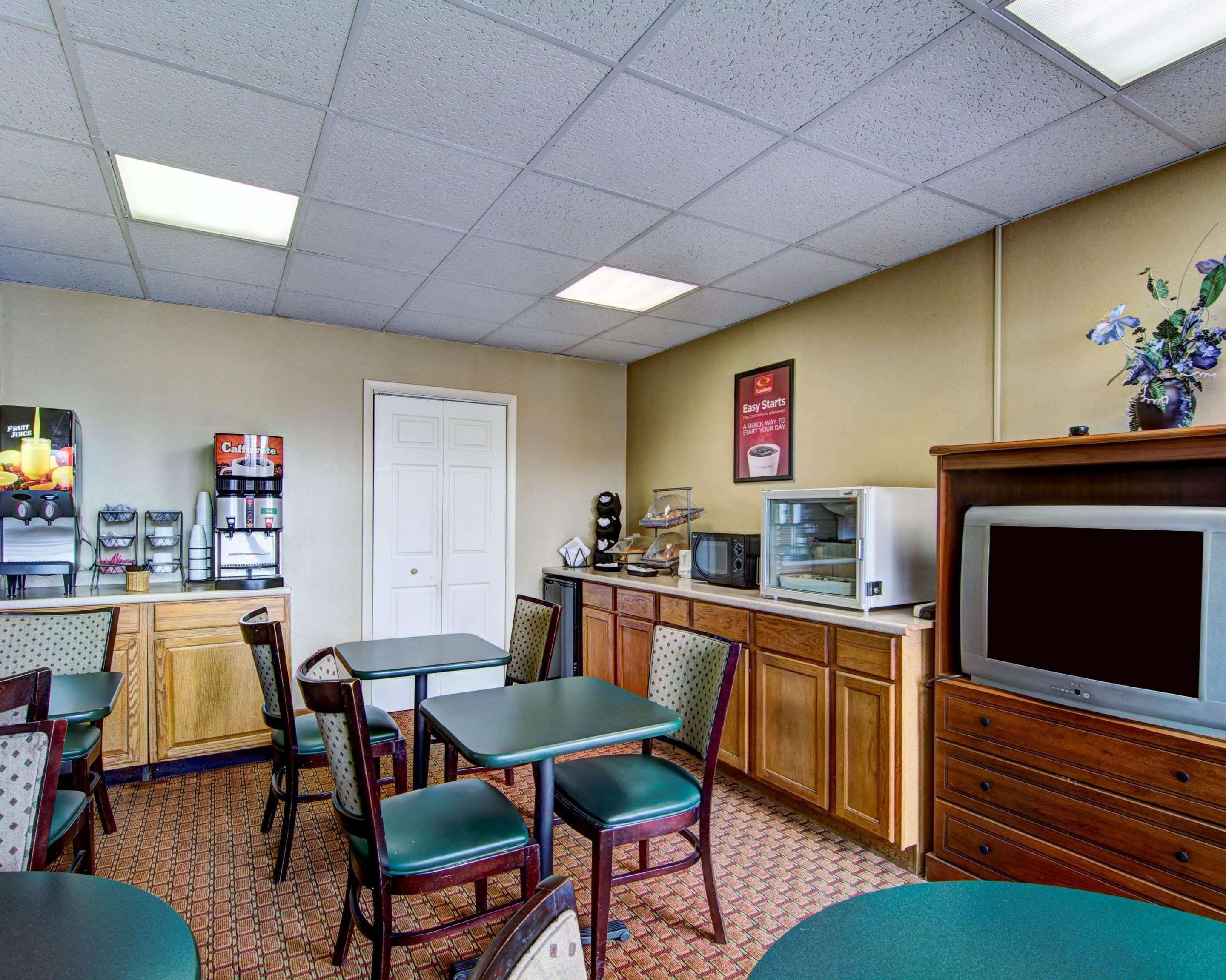 Breakfast room | Econo Lodge Wytheville