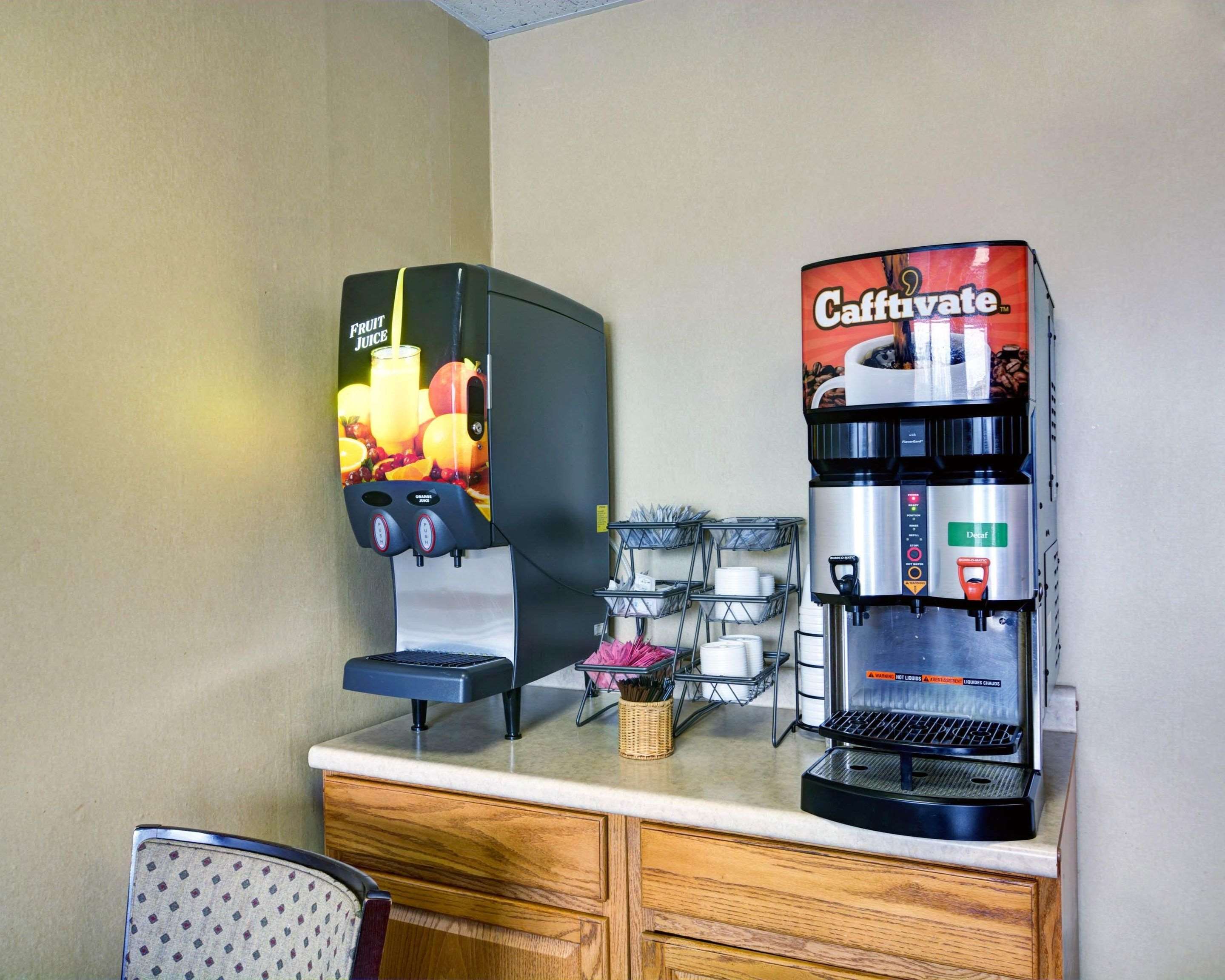 Breakfast counter | Econo Lodge Wytheville