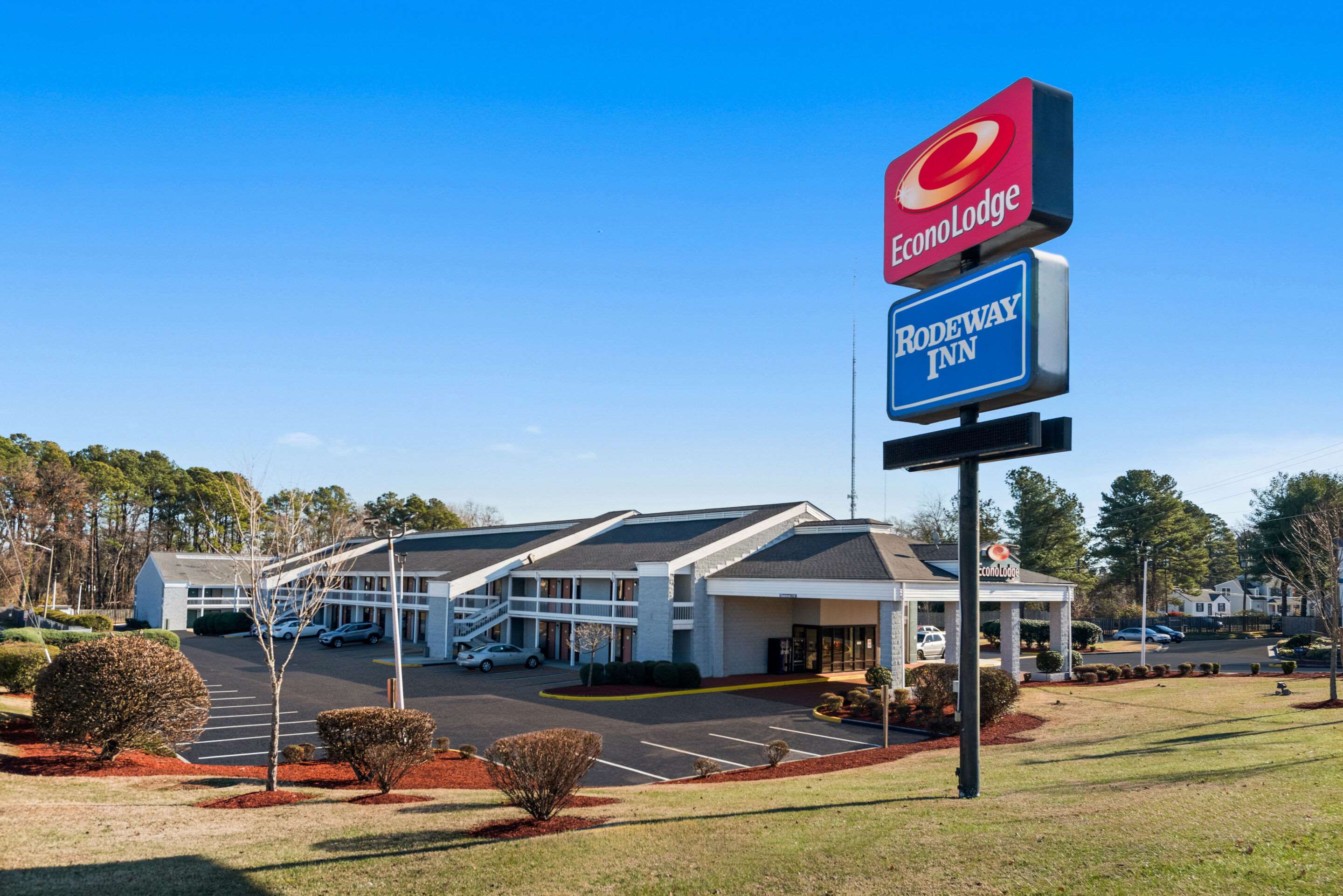 Hotel exterior | Rodeway Inn