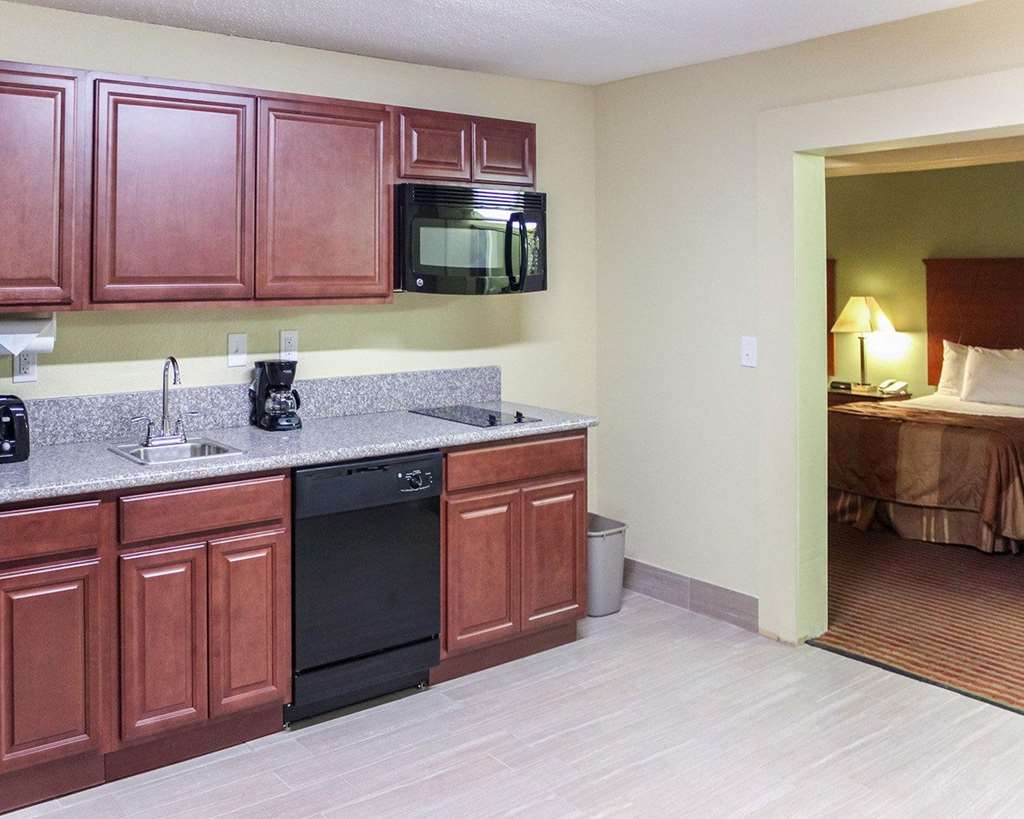 MAINSTAY SUITES WILLIAMSBURG HISTOR-guestroom-Guest Room,On-Site.jpg