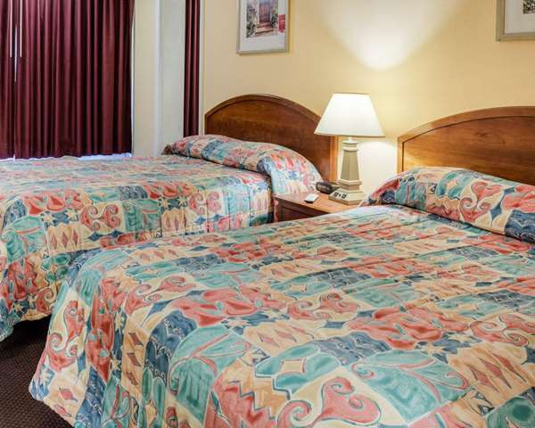 Suite - Rodeway Inn Colonial Heights - I-95, Exit 58