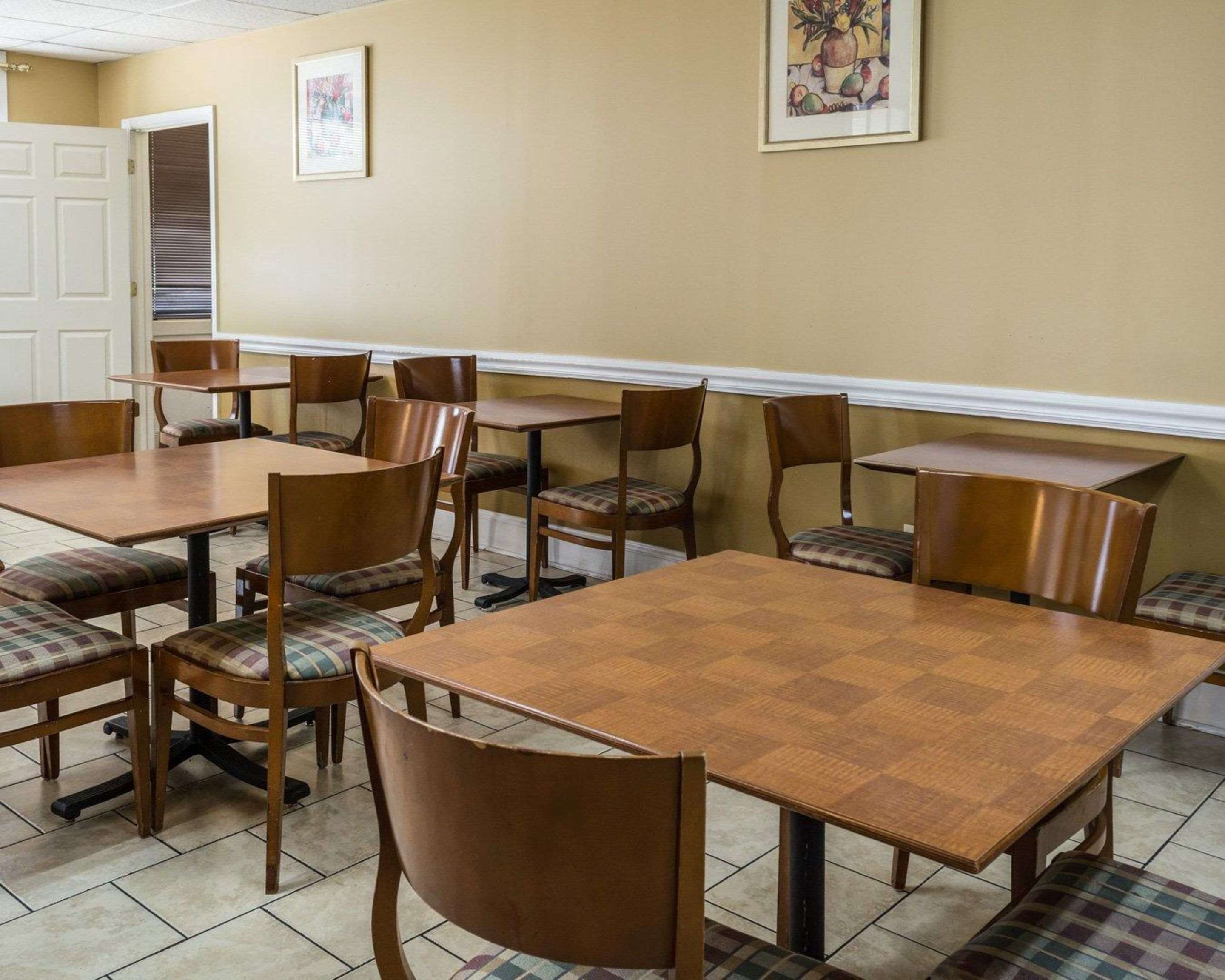 Breakfast area in the lobby
