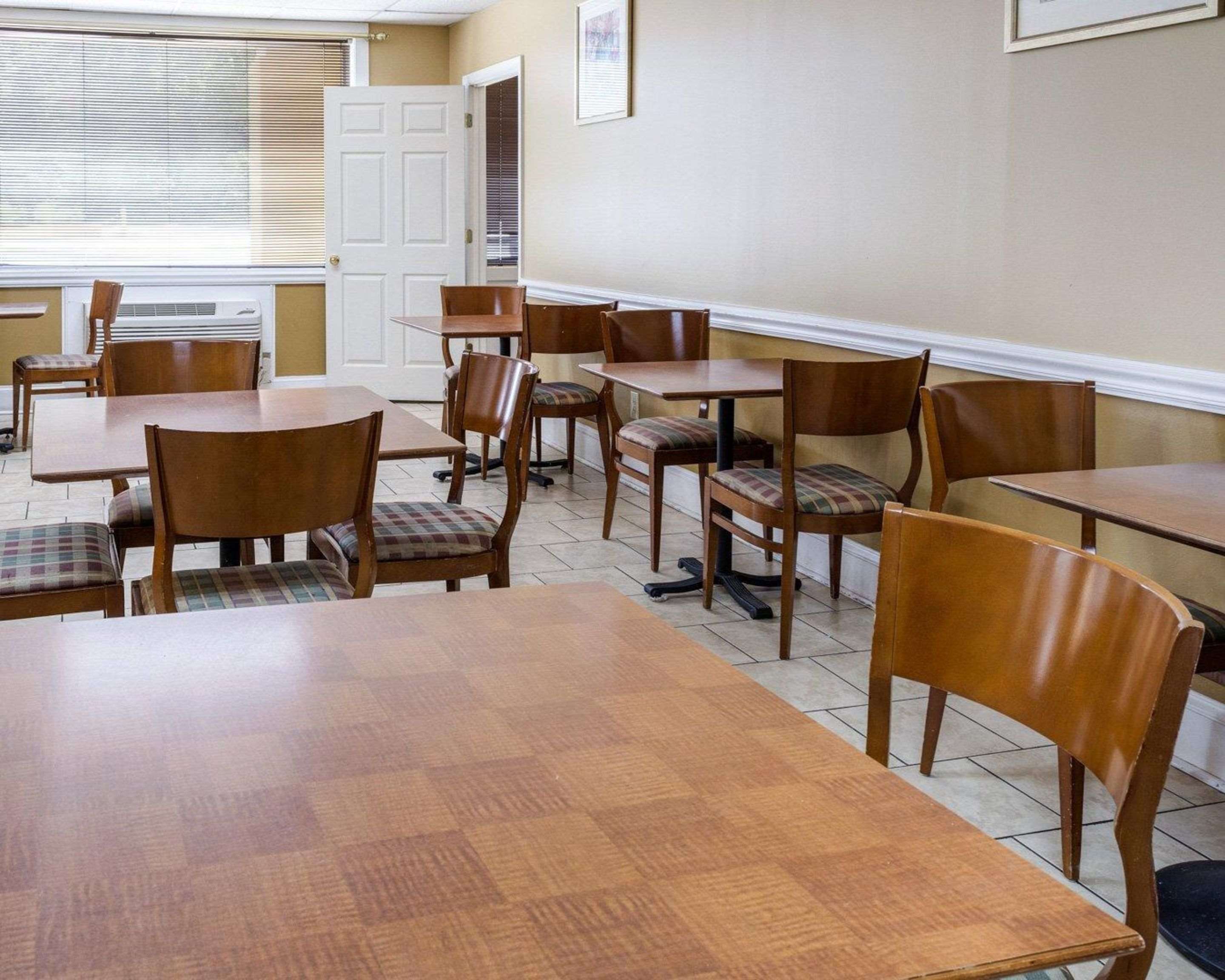 Breakfast area in the lobby