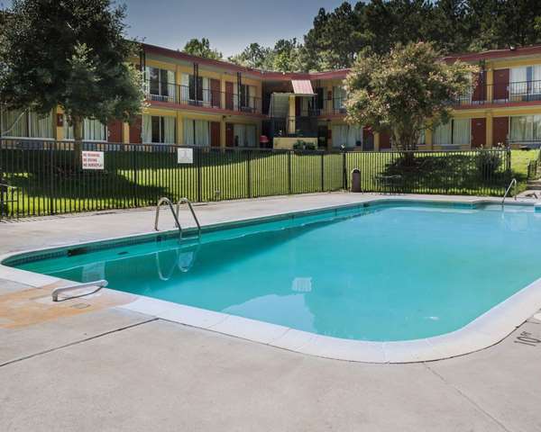 Pool - Rodeway Inn Colonial Heights - I-95, Exit 58
