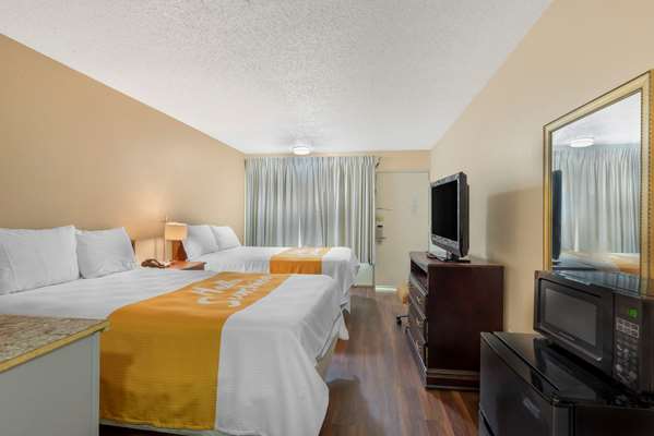  - Rodeway Inn Colonial Heights - I-95, Exit 58