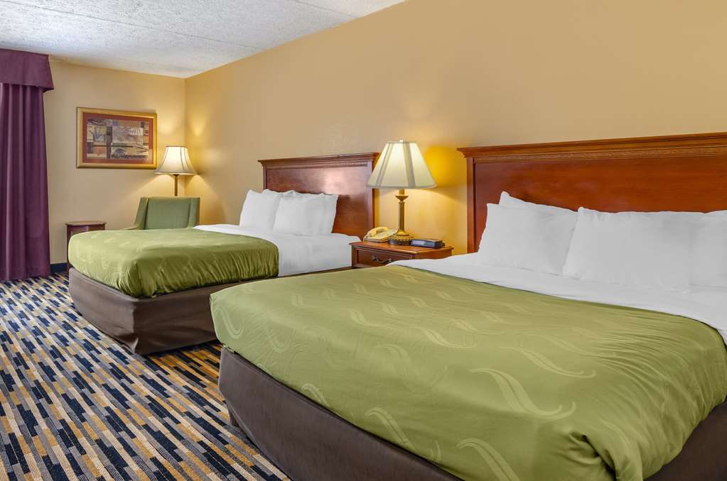 QUALITY INN NEAR MARTINSVILLE SPEED-guestroom-Guest Room,On-Site.jpg