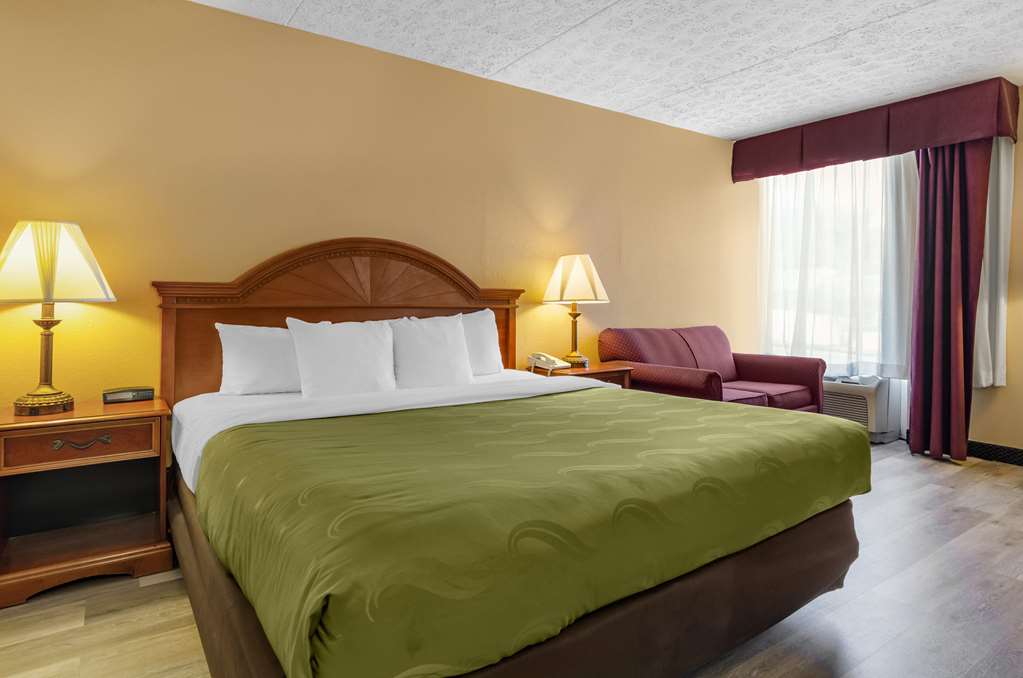 QUALITY INN NEAR MARTINSVILLE SPEED-guestroom-Guest Room,Suite,On-Site.jpg