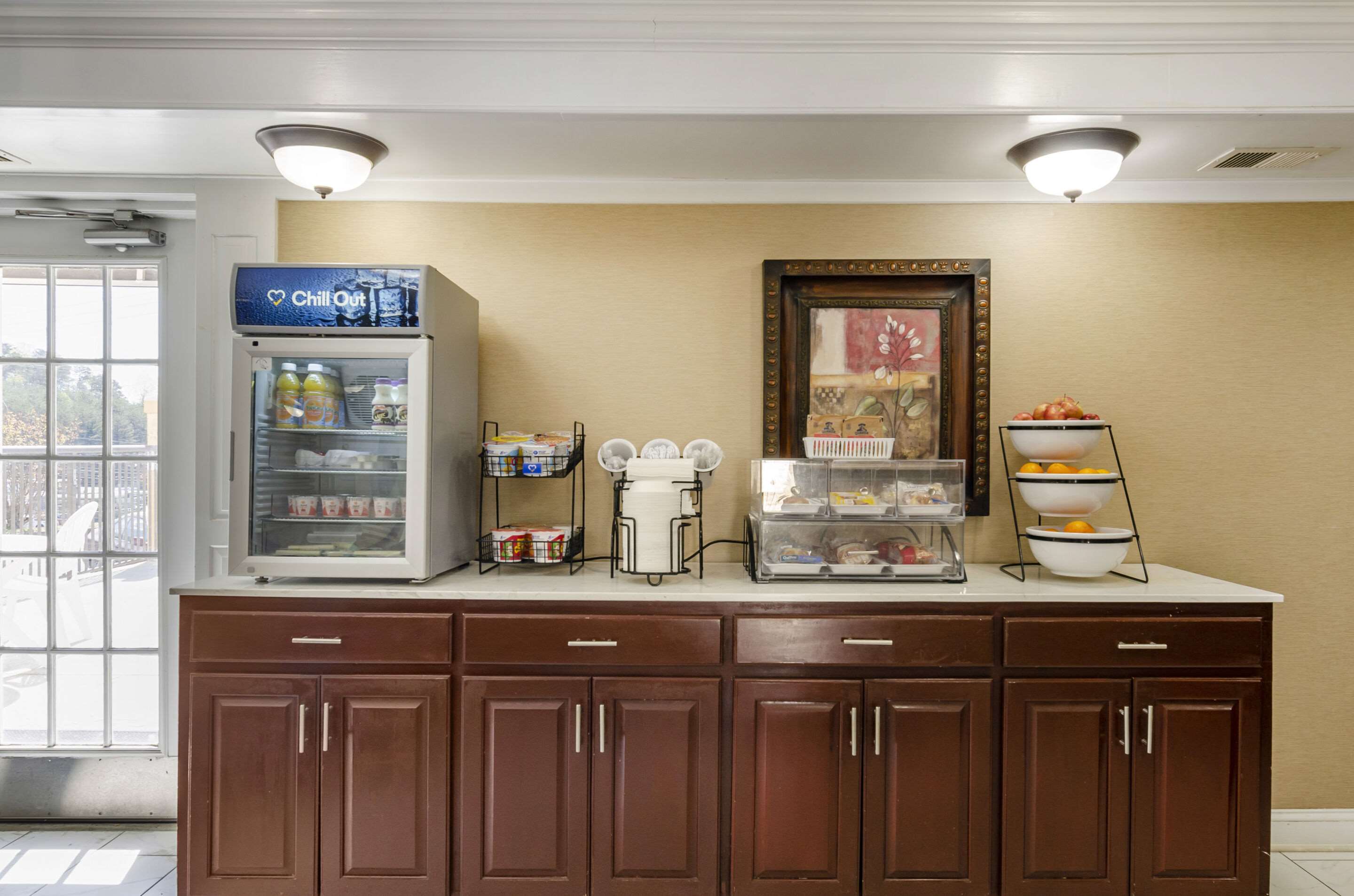 Breakfast area | Quality Inn near Martinsville Speedway