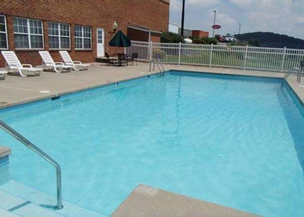 Pool - Comfort Inn & Suites Raphine - I-64 & I-81, Exit 205