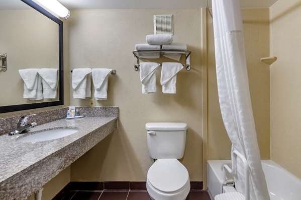  - Comfort Inn & Suites Raphine - I-64 & I-81, Exit 205