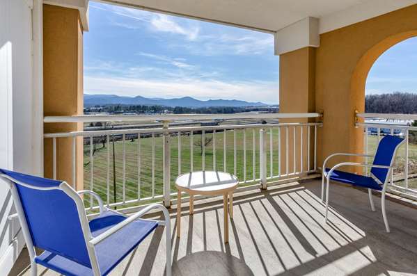 Suite - Comfort Inn & Suites Raphine - I-64 & I-81, Exit 205