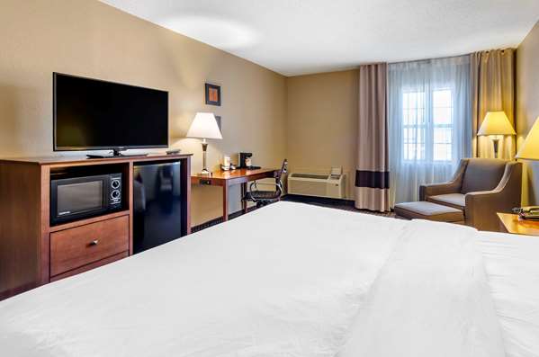  - Comfort Inn & Suites Raphine - I-64 & I-81, Exit 205