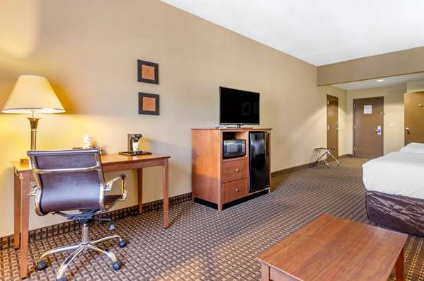 Suite - Comfort Inn & Suites Raphine - I-64 & I-81, Exit 205