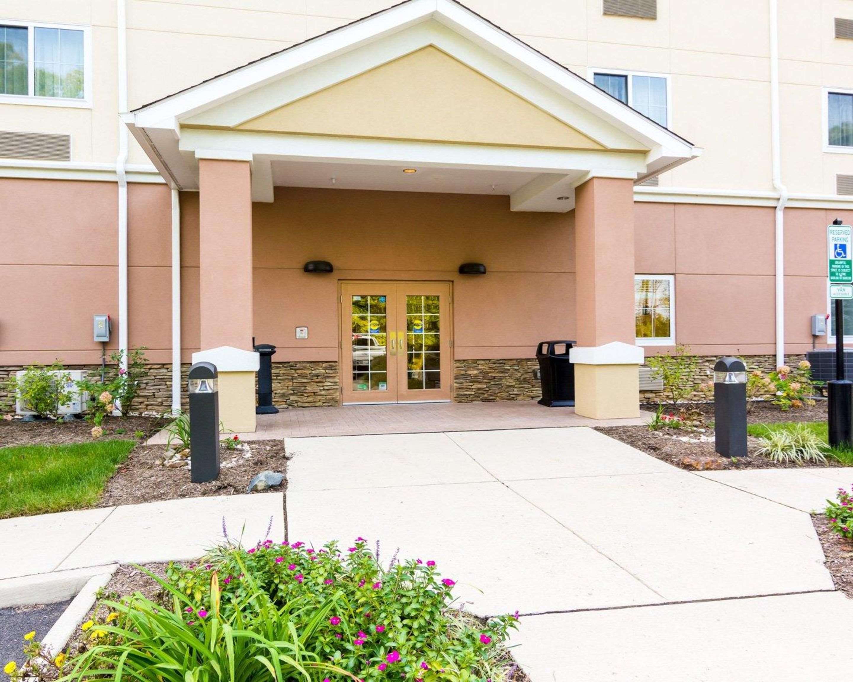 Hotel entrance | Suburban Studios Quantico