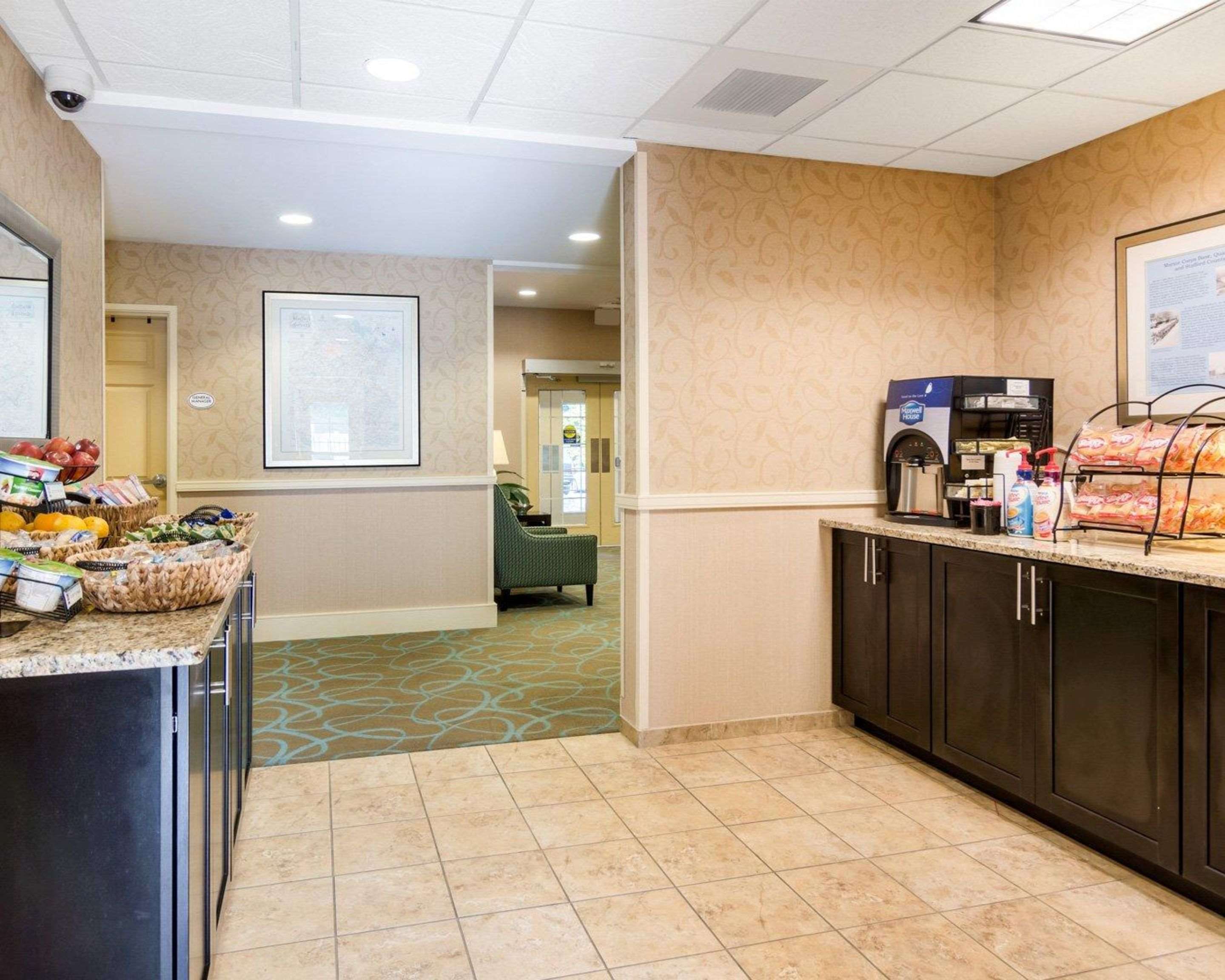 Breakfast area | Suburban Studios Quantico