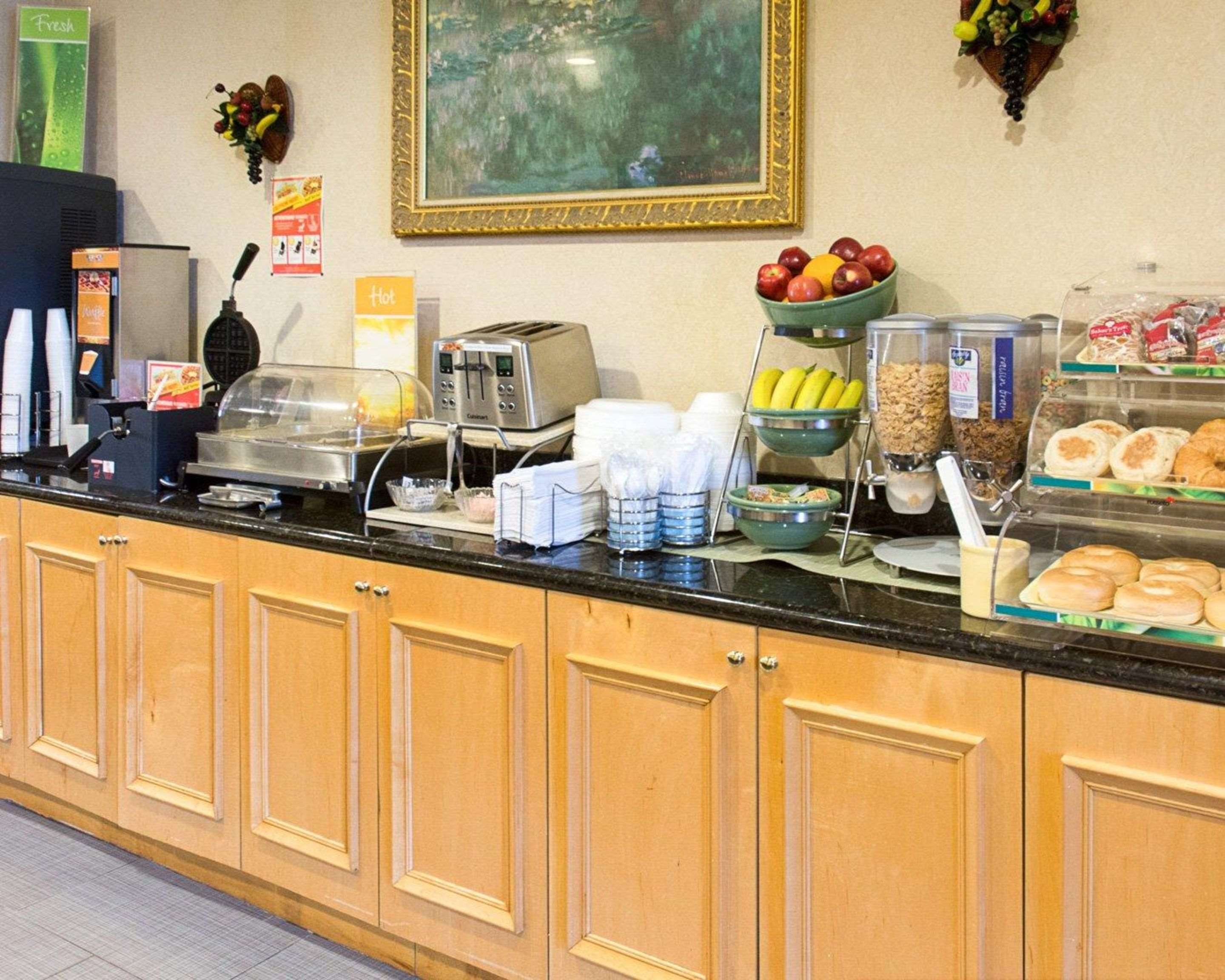 Breakfast counter | Quality Inn and Suites