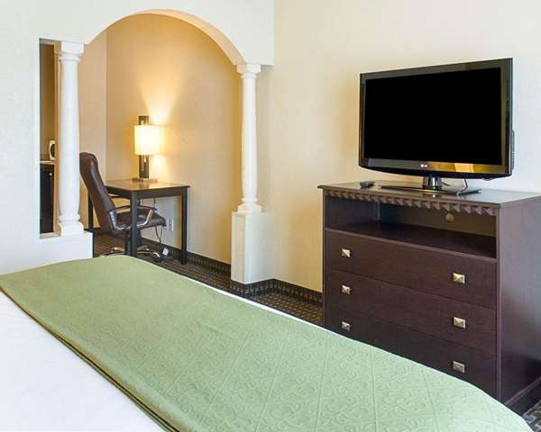 Suite - Quality Inn & Suites Stafford - I-95, Exit 143