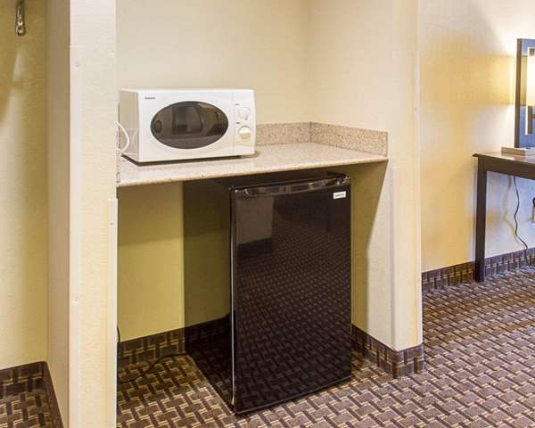 Suite - Quality Inn & Suites Stafford - I-95, Exit 143