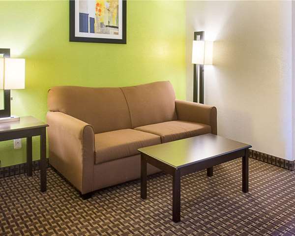Suite - Quality Inn & Suites Stafford - I-95, Exit 143