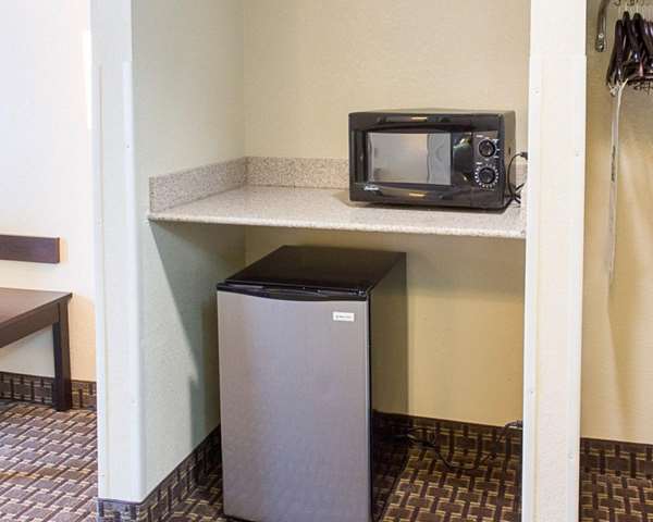 Suite - Quality Inn & Suites Stafford - I-95, Exit 143