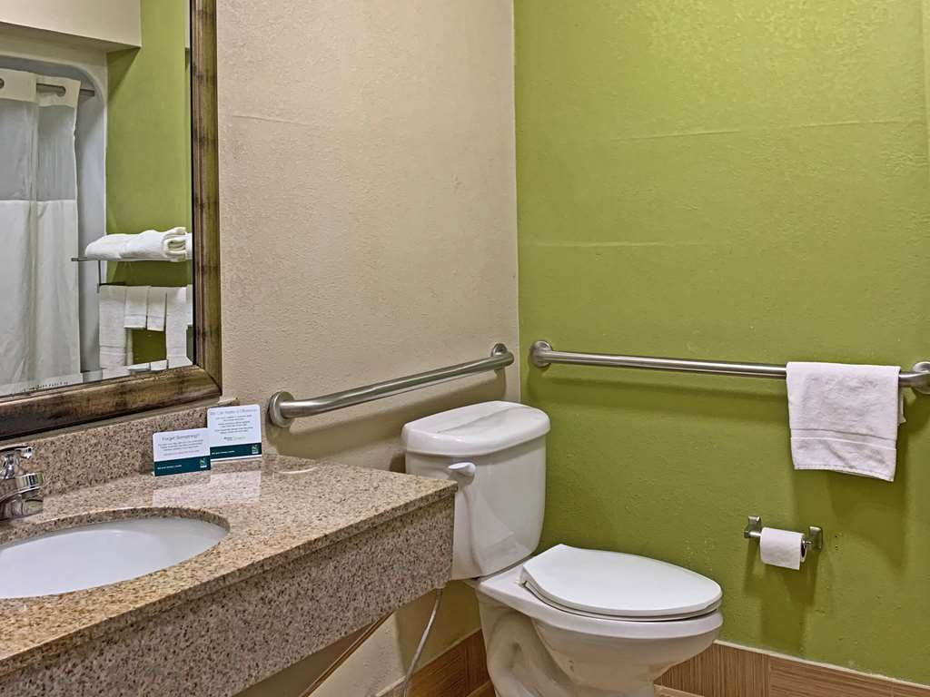 QUALITY INN & SUITES QUANTICO-guestroom-Guest Room,Bathroom,On-Site.jpg