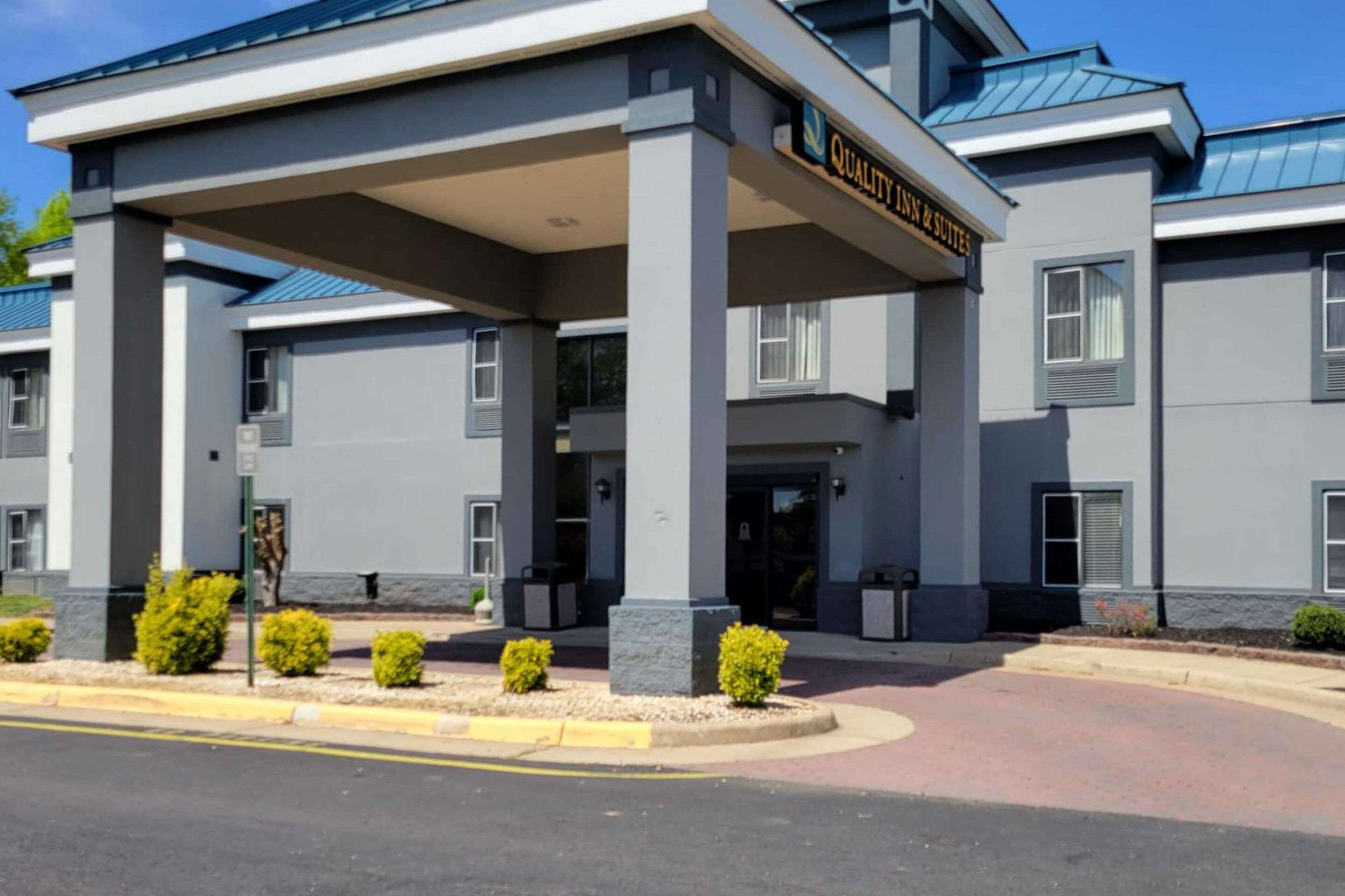 Hotel entrance | Quality Inn and Suites