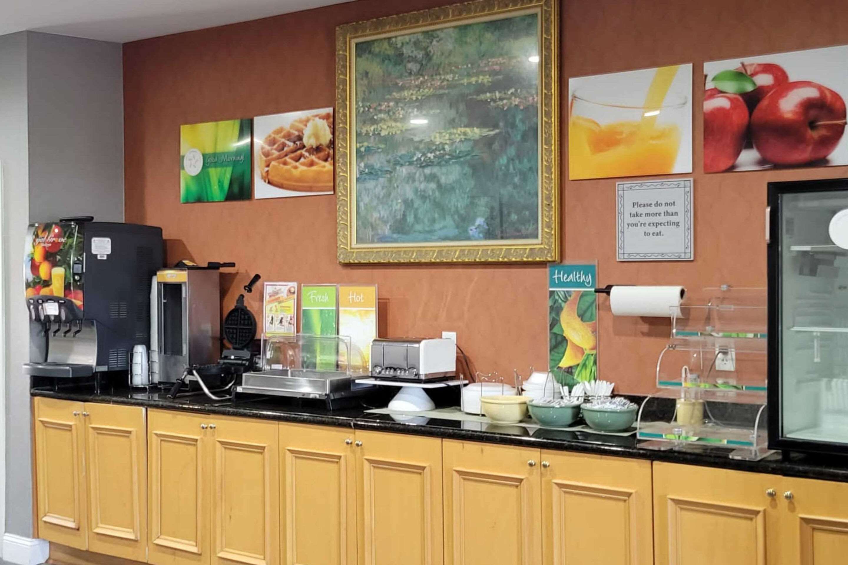 Breakfast area | Quality Inn and Suites